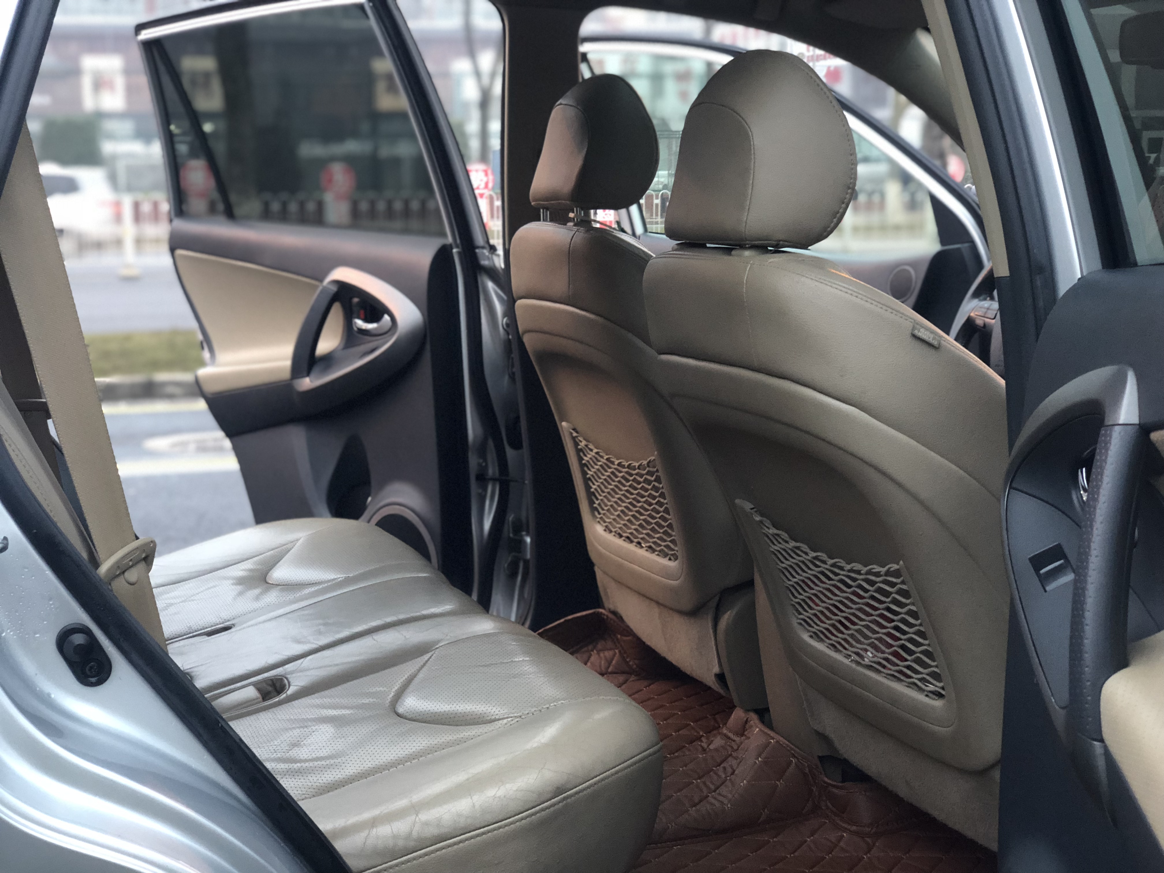 Toyota RAV4 2011 2.4L Automatic 4WD Luxury Edition