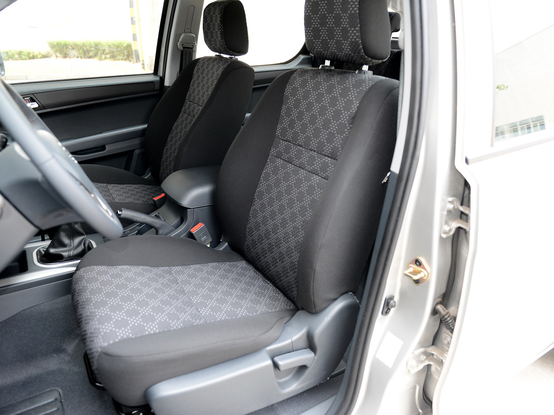 Foton Trailblazer 2.8L diesel four-wheel drive pickup truck