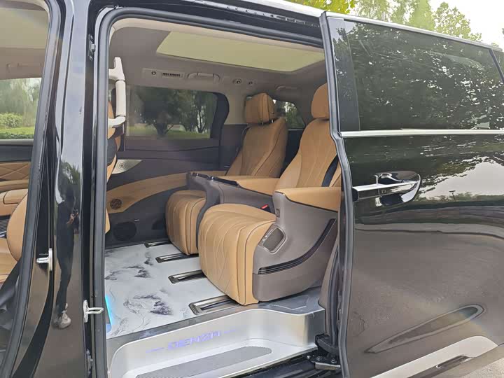 Tengshi D9 2022 DM-i 970 4WD Prestige Edition