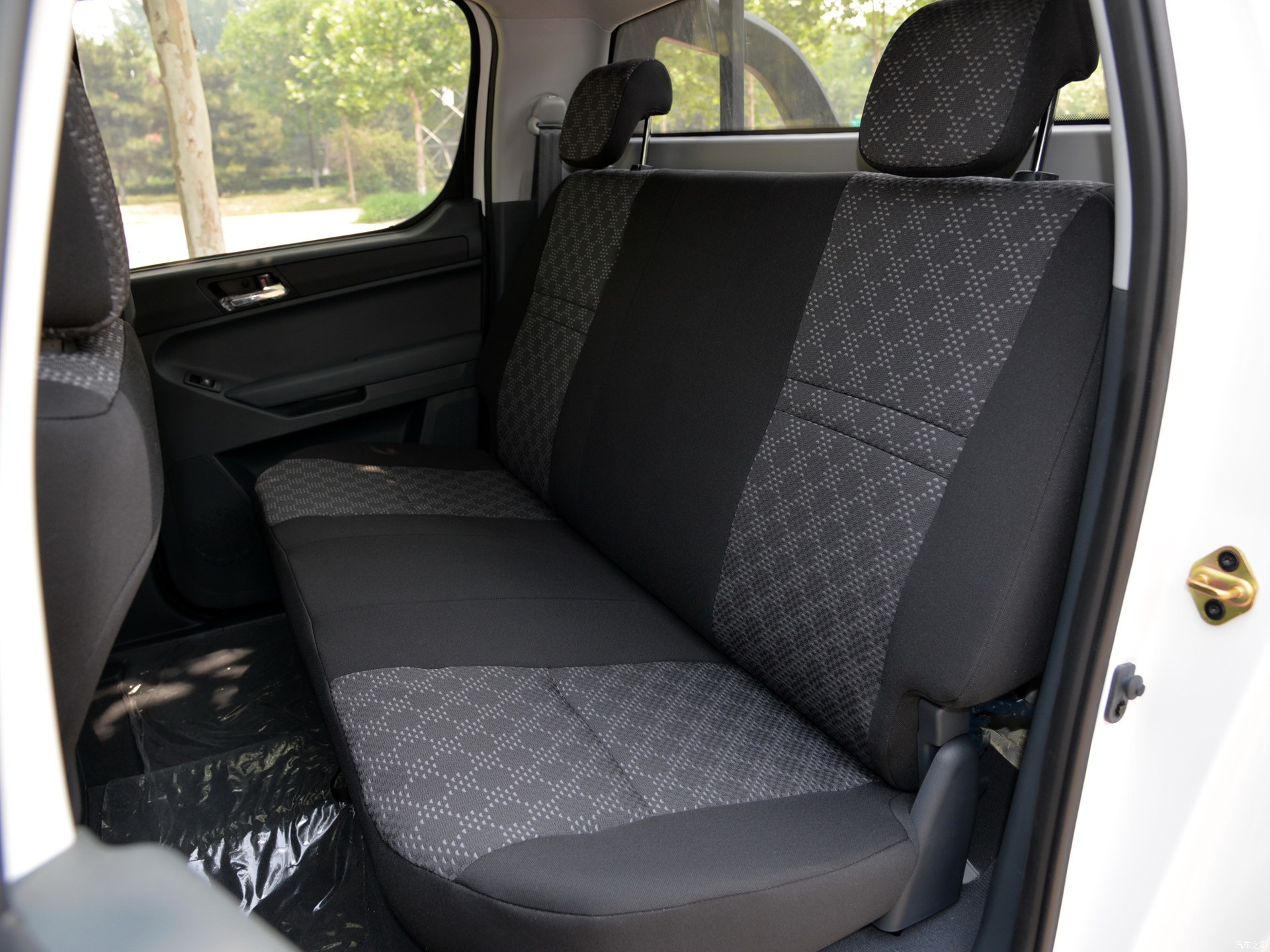 Foton Trailblazer 2.8L diesel four-wheel drive pickup truck