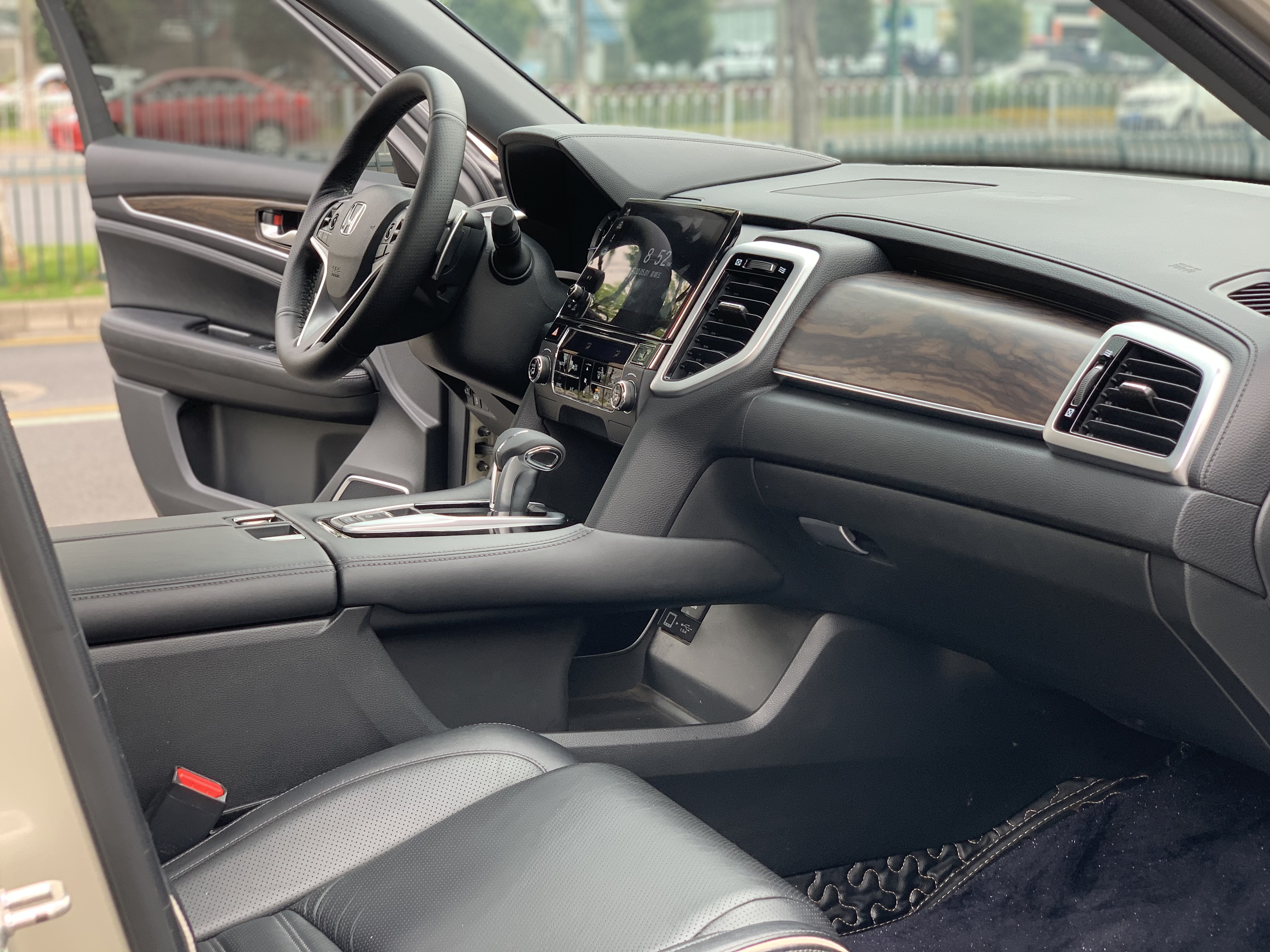 Honda UR-V 2017 240TURBO 2WD Classic Edition