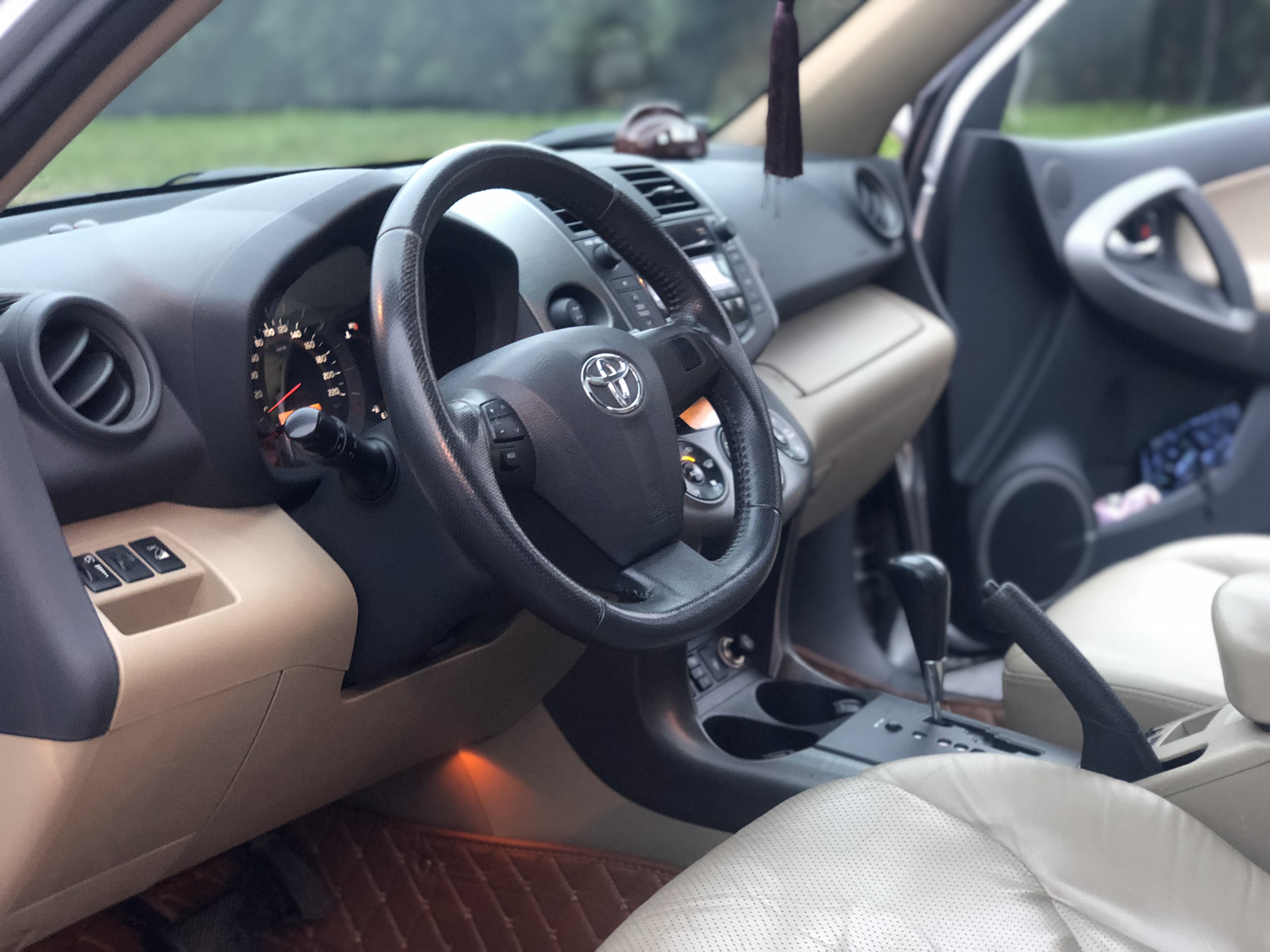 Toyota RAV4 2011 2.4L Automatic 4WD Luxury Edition